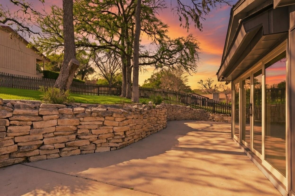 417 Oak Ridge Dr, San Marcos, TX 78666