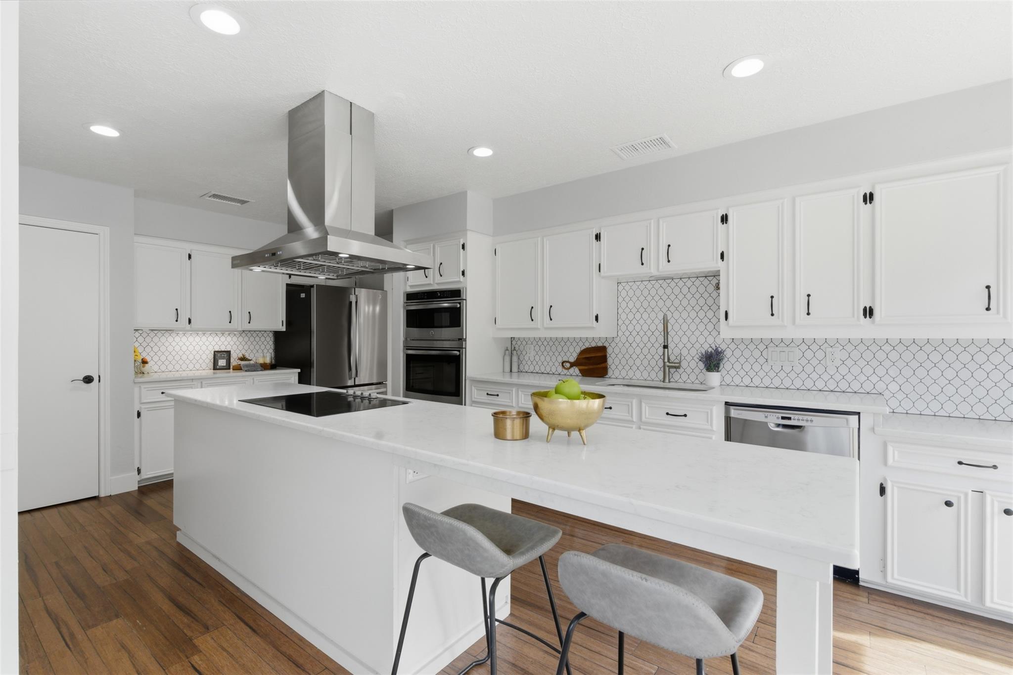 417 Oak Ridge Dr, San Marcos, TX 78666