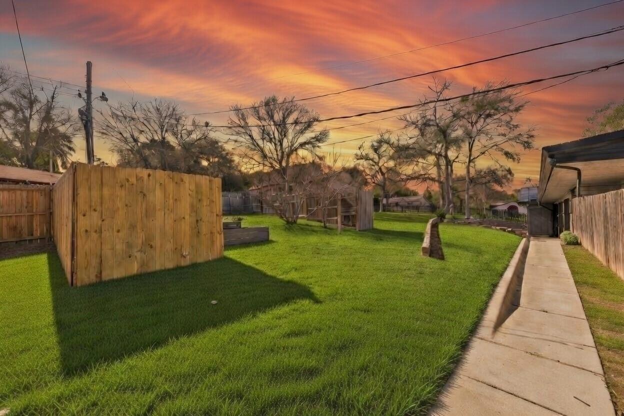 417 Oak Ridge Dr, San Marcos, TX 78666