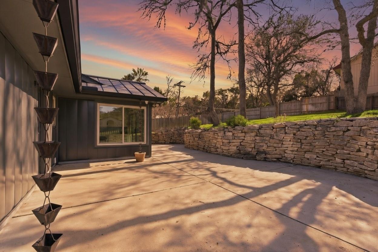 417 Oak Ridge Dr, San Marcos, TX 78666