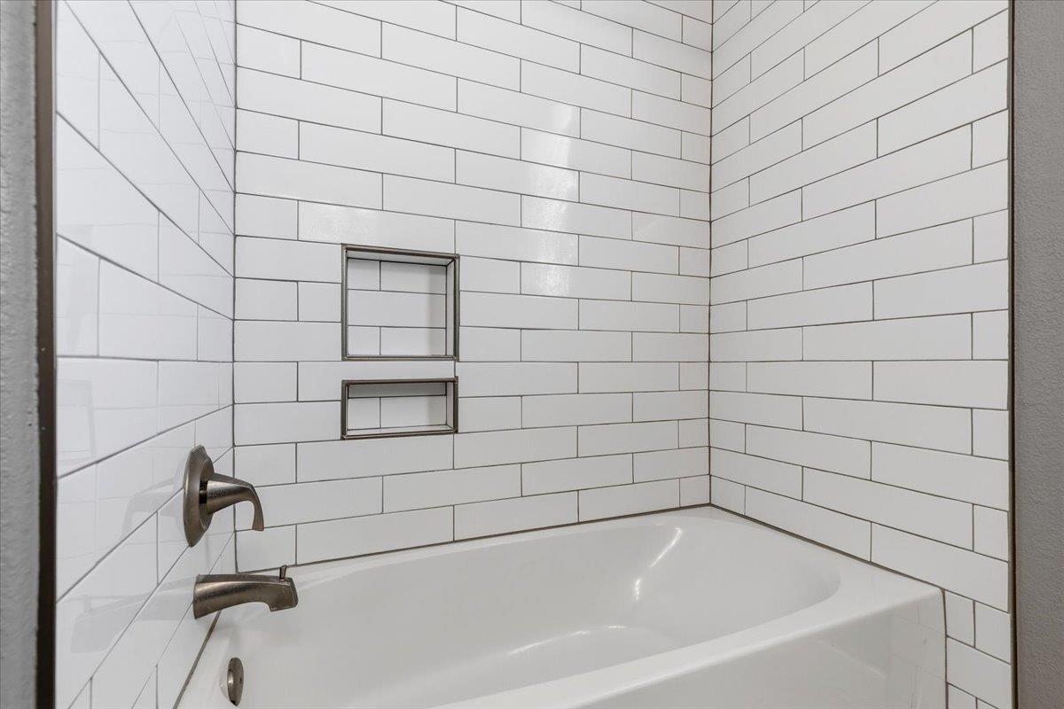 120 Cyril Dr, Hutto, TX 78634