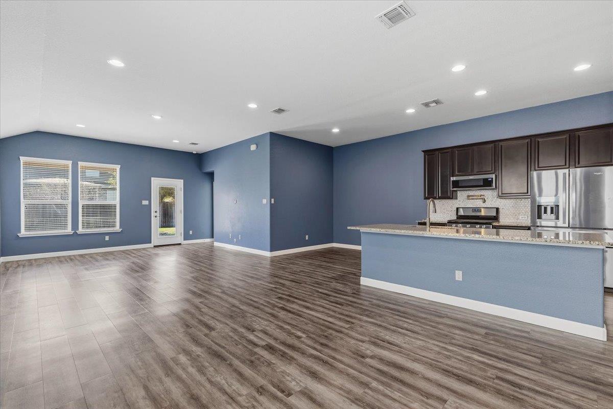 120 Cyril Dr, Hutto, TX 78634