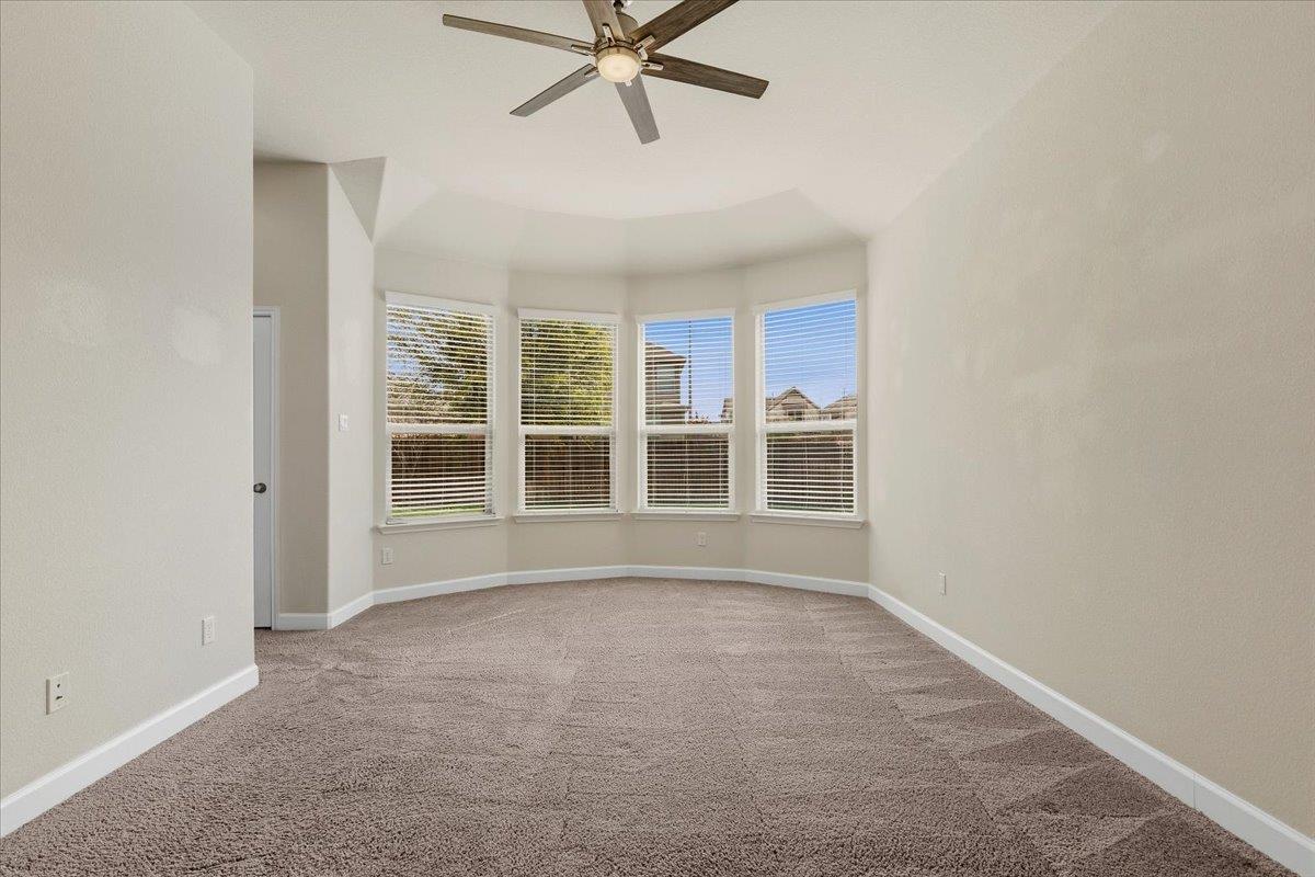 120 Cyril Dr, Hutto, TX 78634