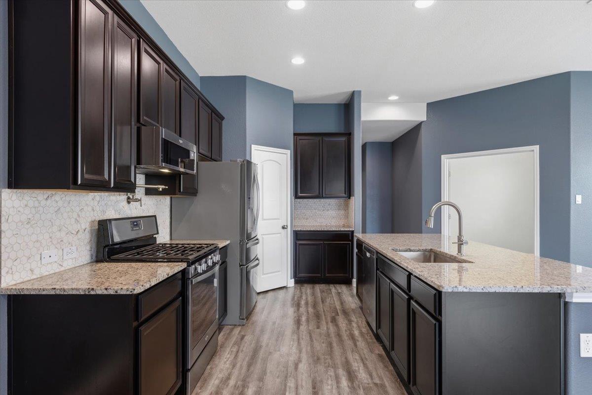 120 Cyril Dr, Hutto, TX 78634