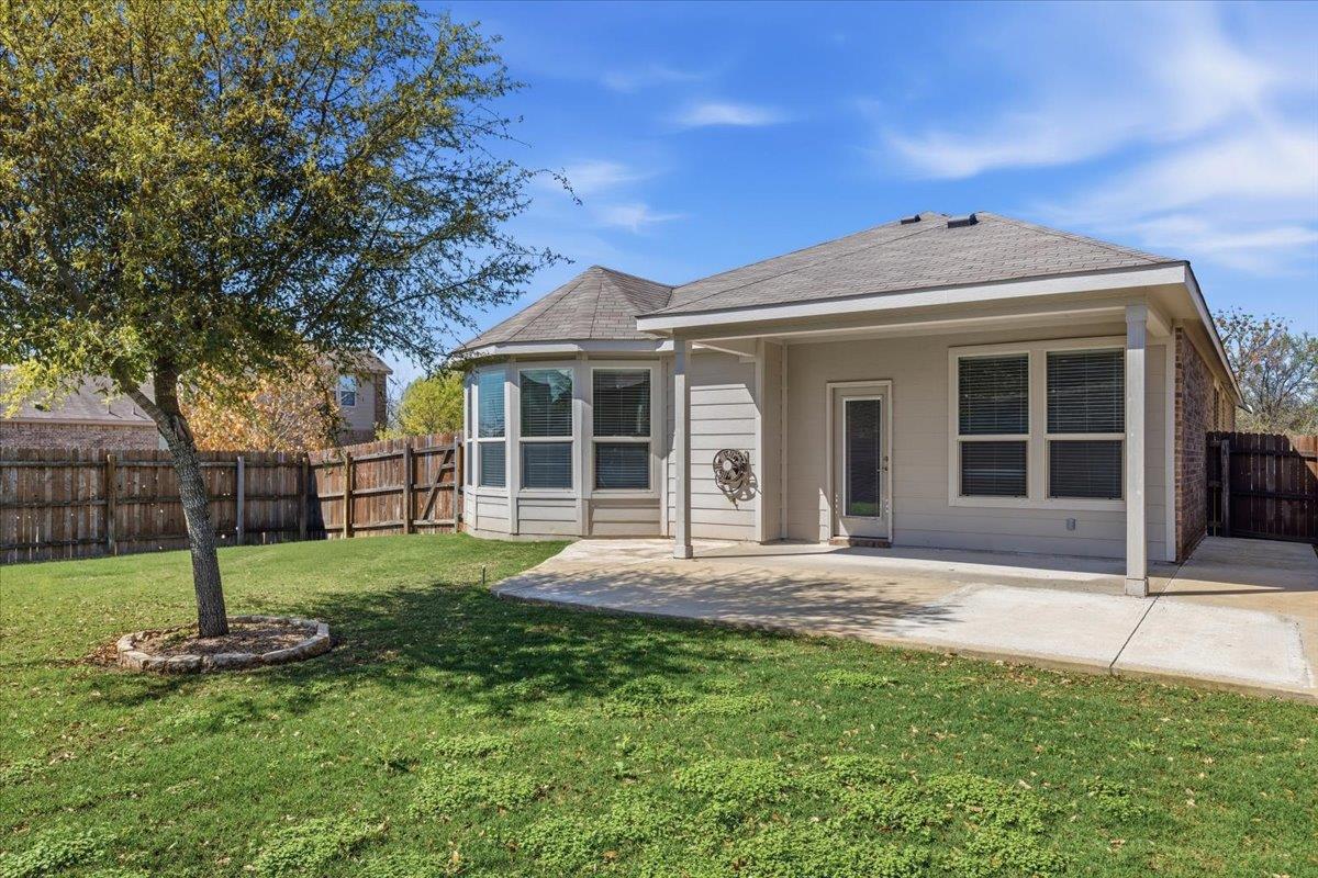 120 Cyril Dr, Hutto, TX 78634