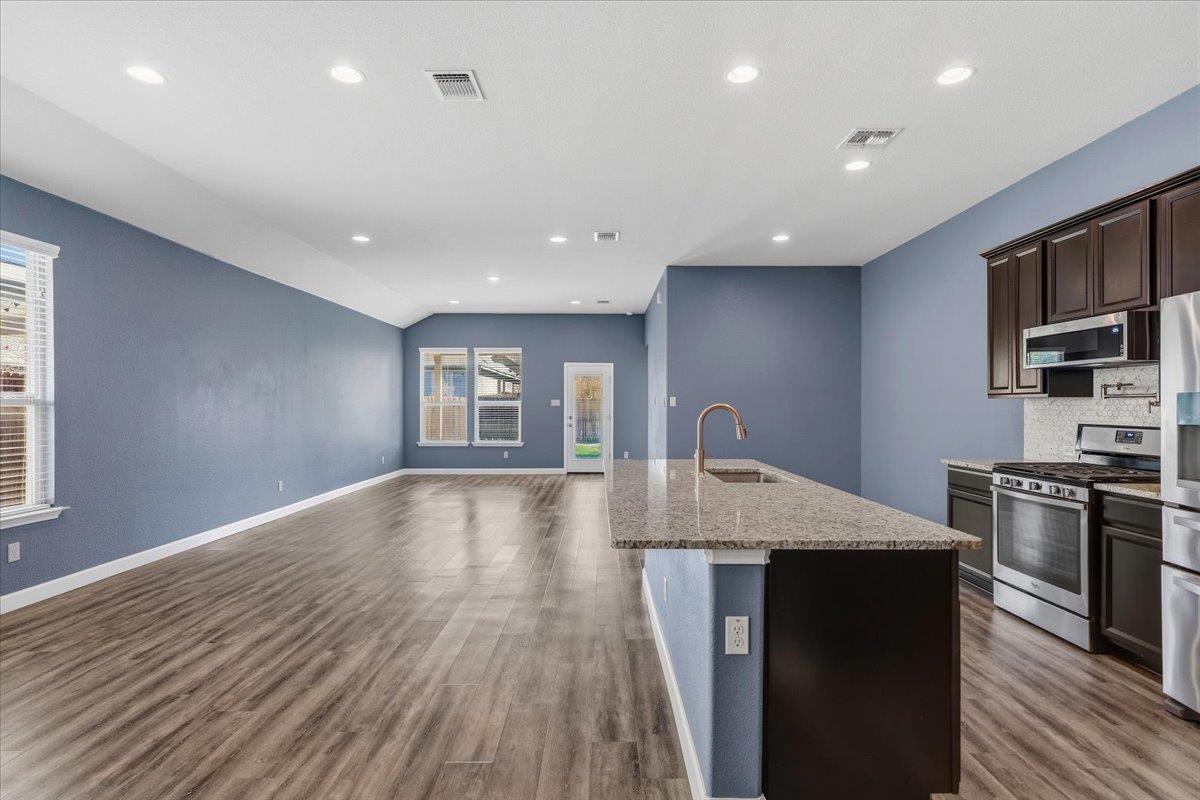 120 Cyril Dr, Hutto, TX 78634