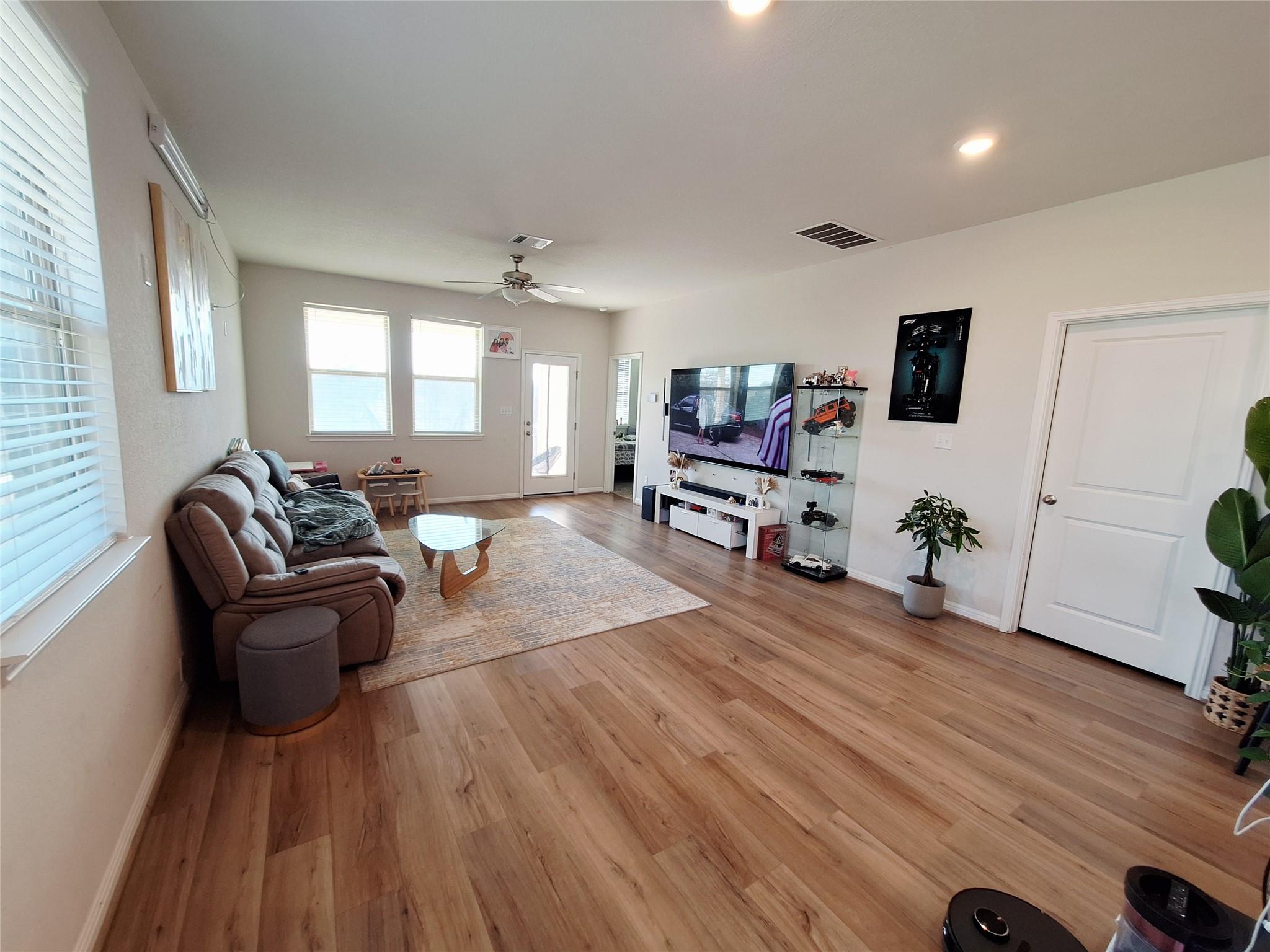 417 Dipprey Ln, Georgetown, TX 78628