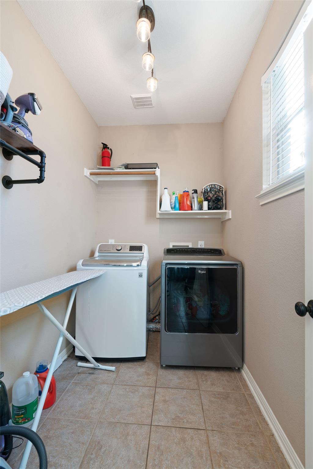 1712 Lynnville Trl, Austin, TX 78727