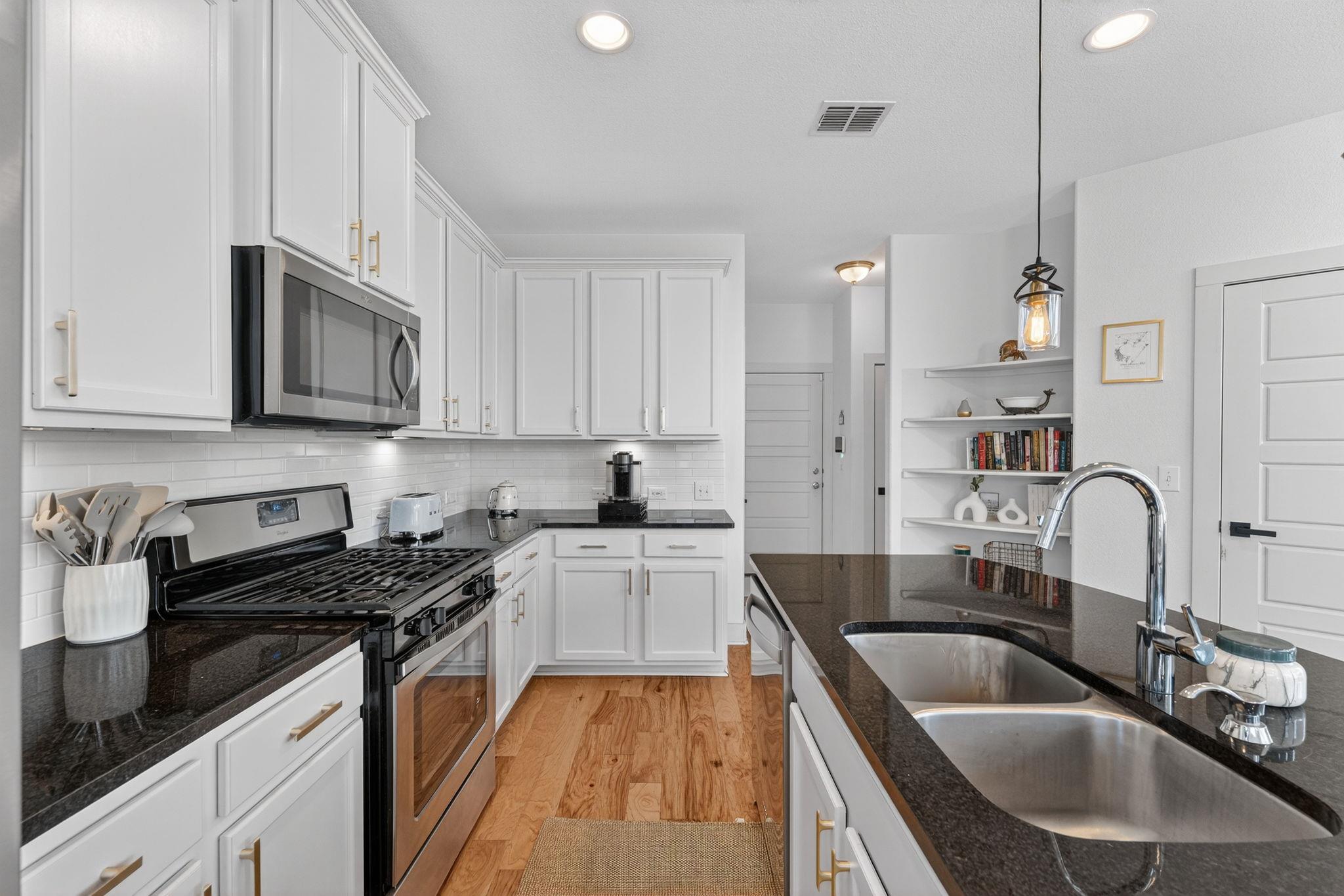 2206 Hermia St # 33, Austin, TX 78741