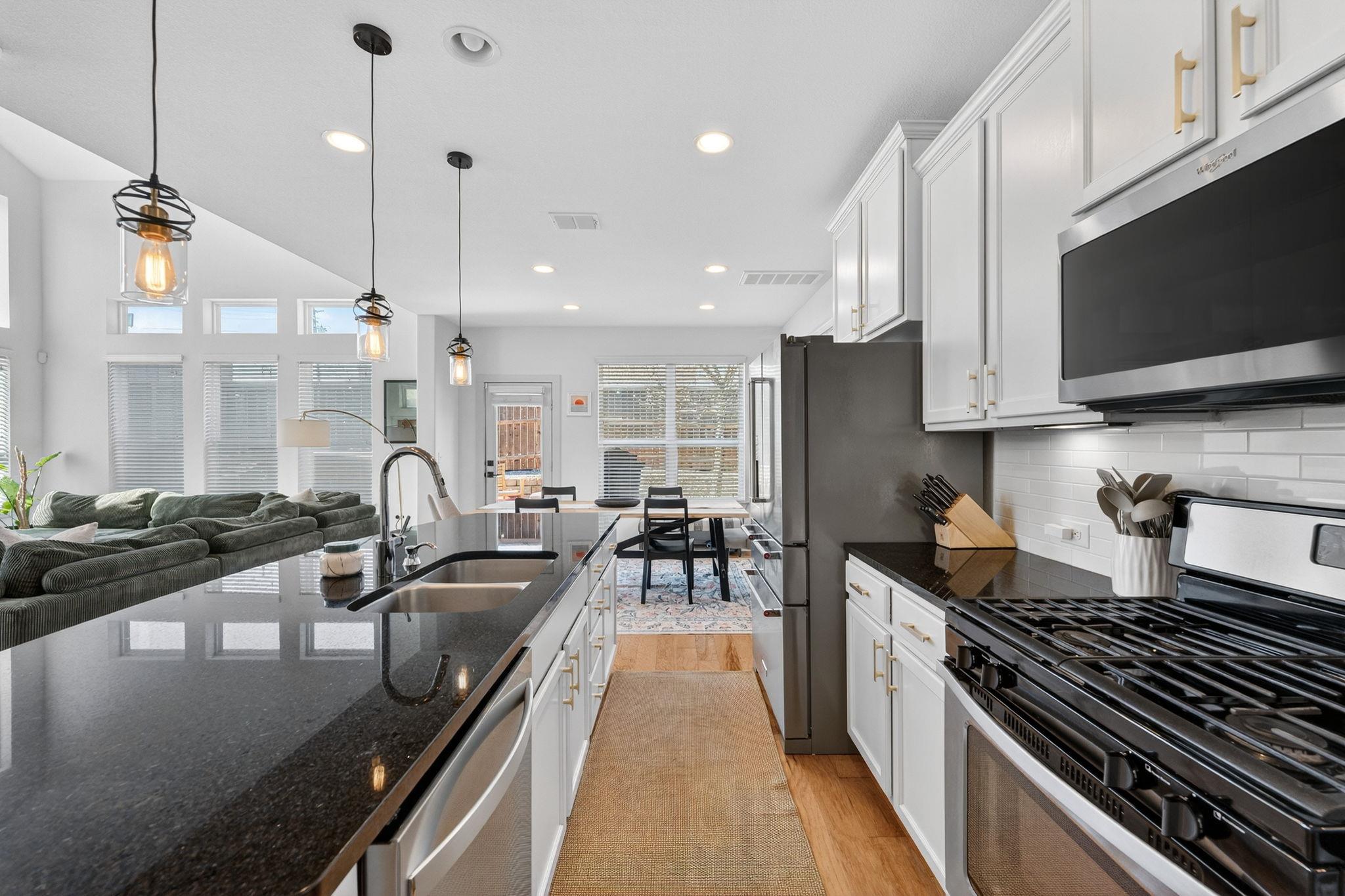 2206 Hermia St # 33, Austin, TX 78741