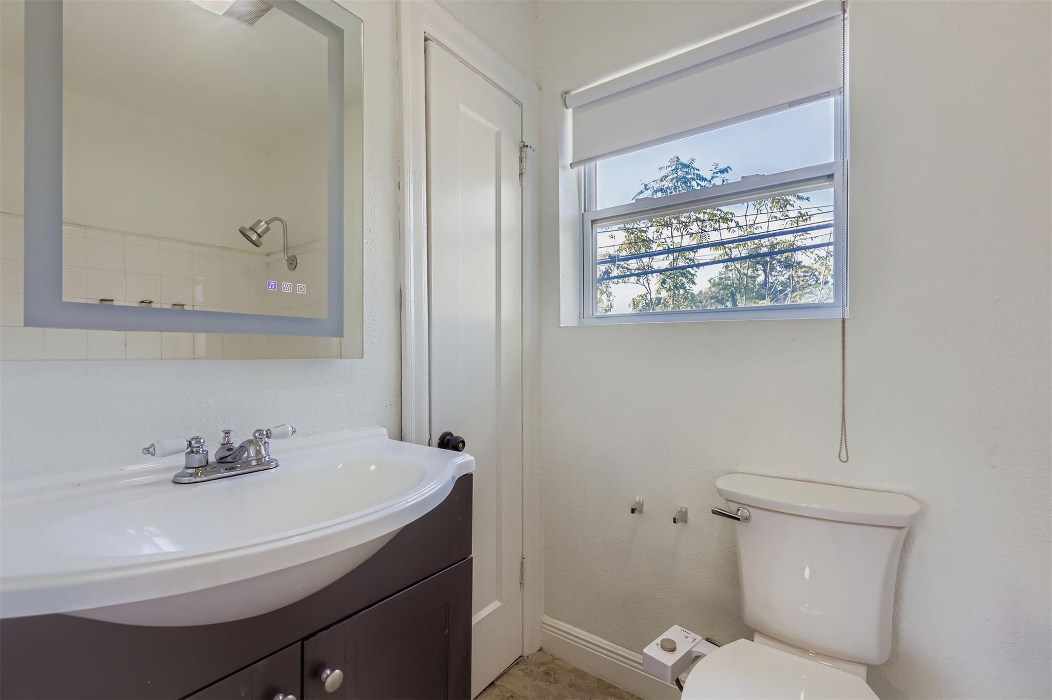 1013 E 3rd St # B, Austin, TX 78702