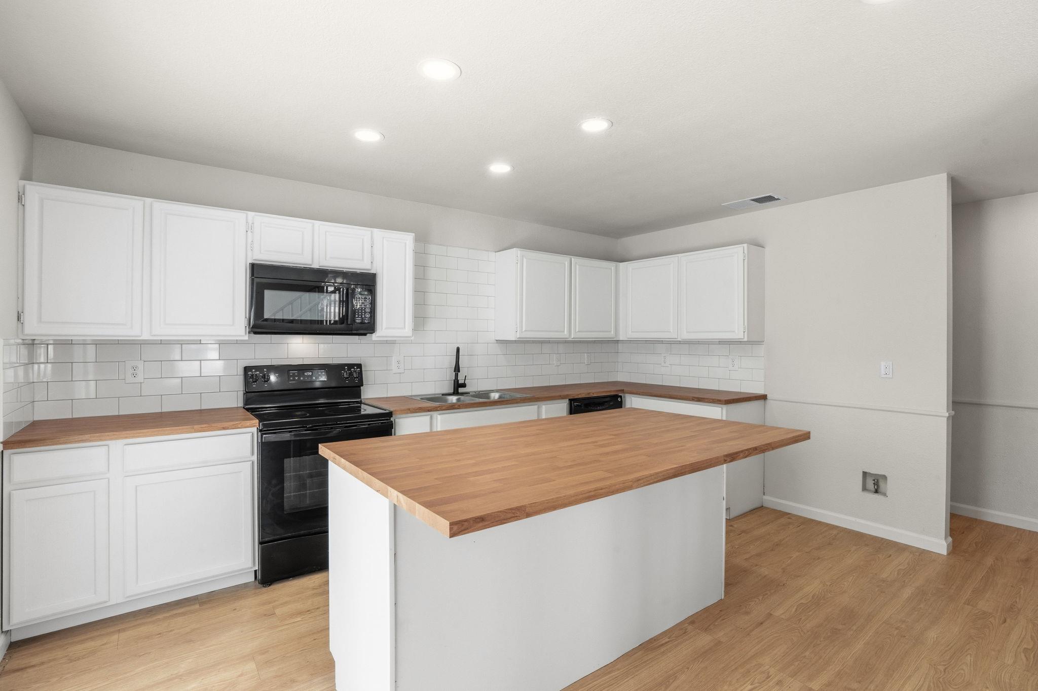 8006 Coco Meadow Dr, Converse, TX 78109