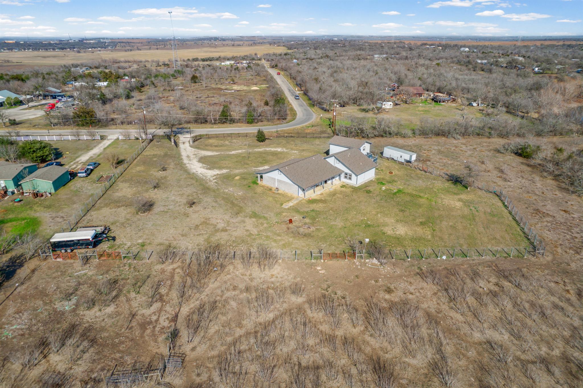 537 Mesa Dr, Del Valle, TX 78617