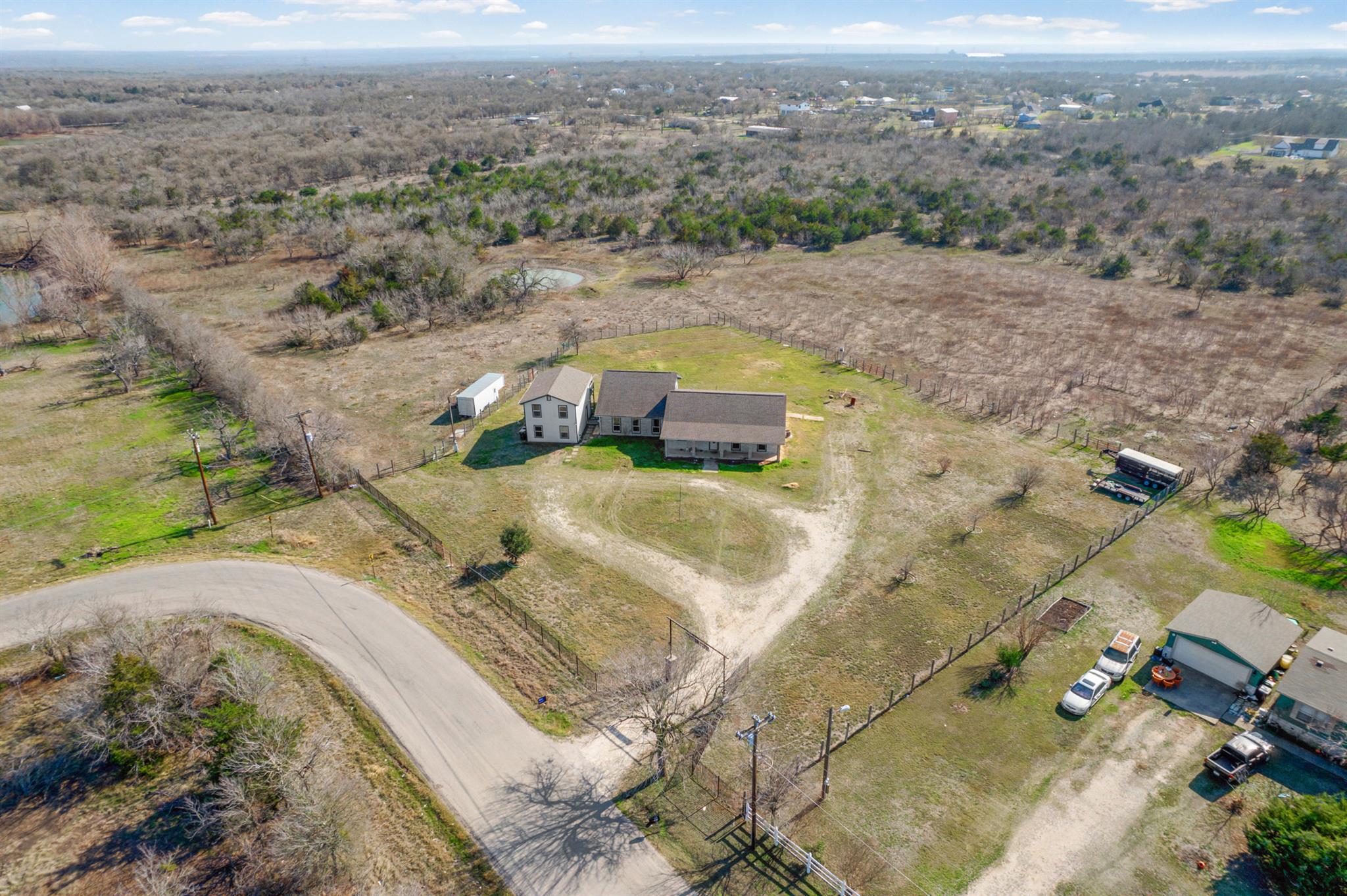 537 Mesa Dr, Del Valle, TX 78617