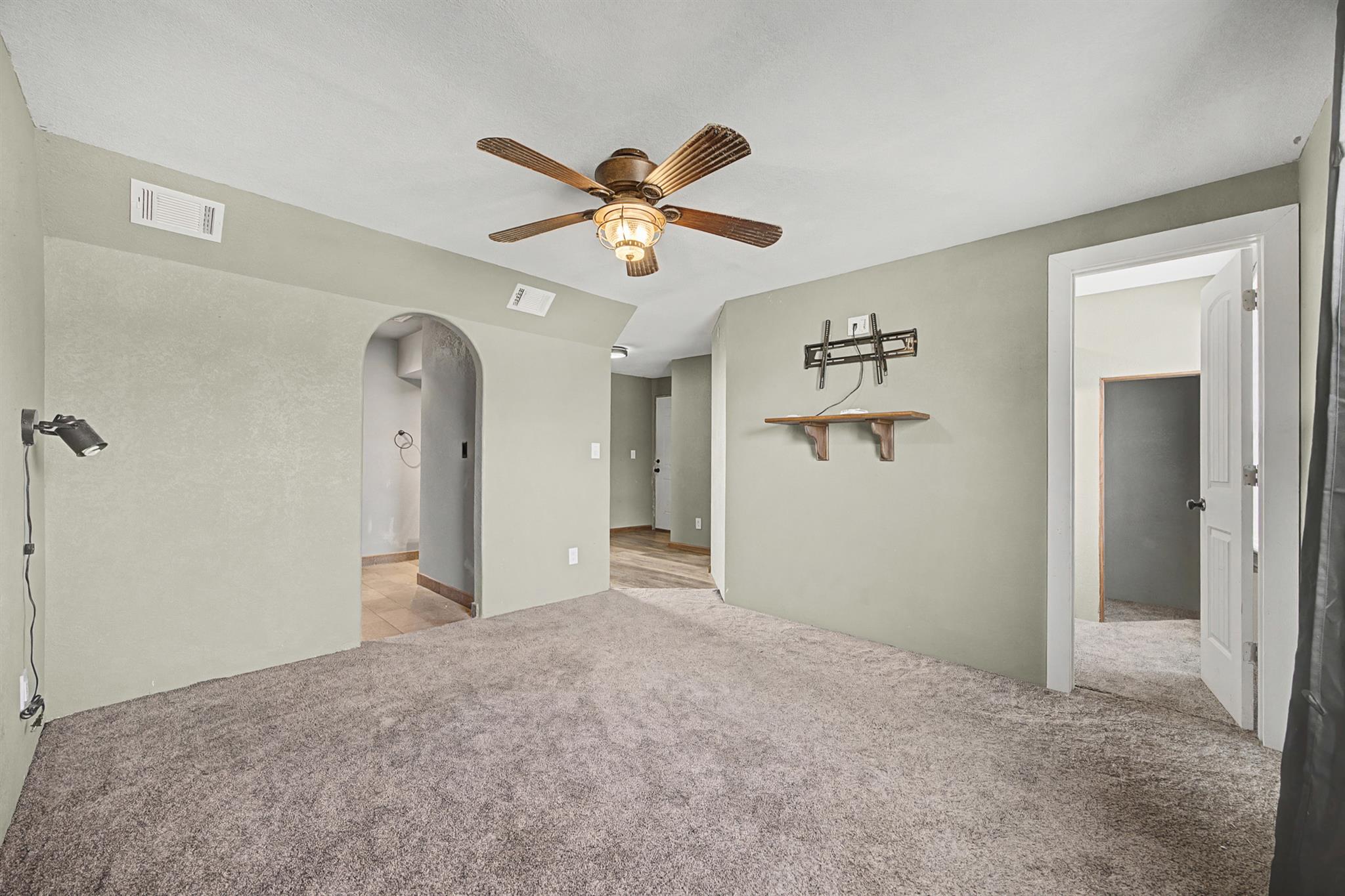 537 Mesa Dr, Del Valle, TX 78617