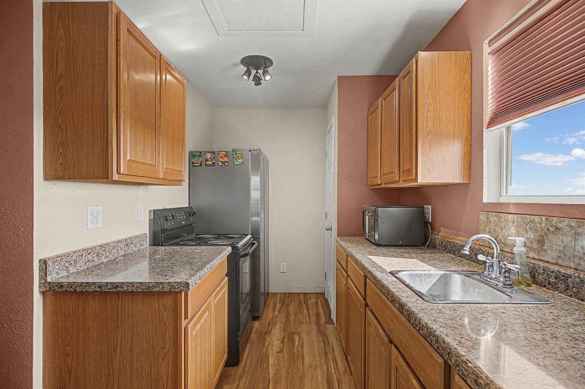 537 Mesa Dr, Del Valle, TX 78617