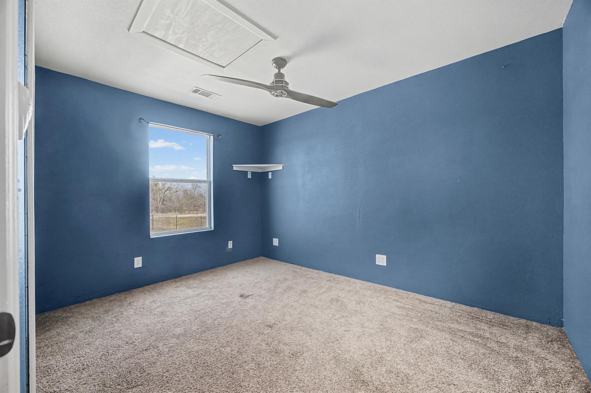 537 Mesa Dr, Del Valle, TX 78617