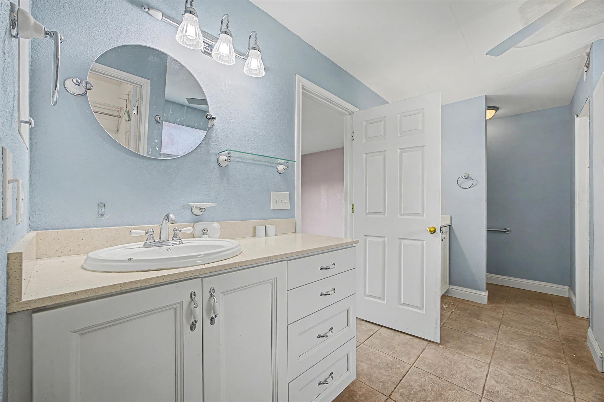 537 Mesa Dr, Del Valle, TX 78617