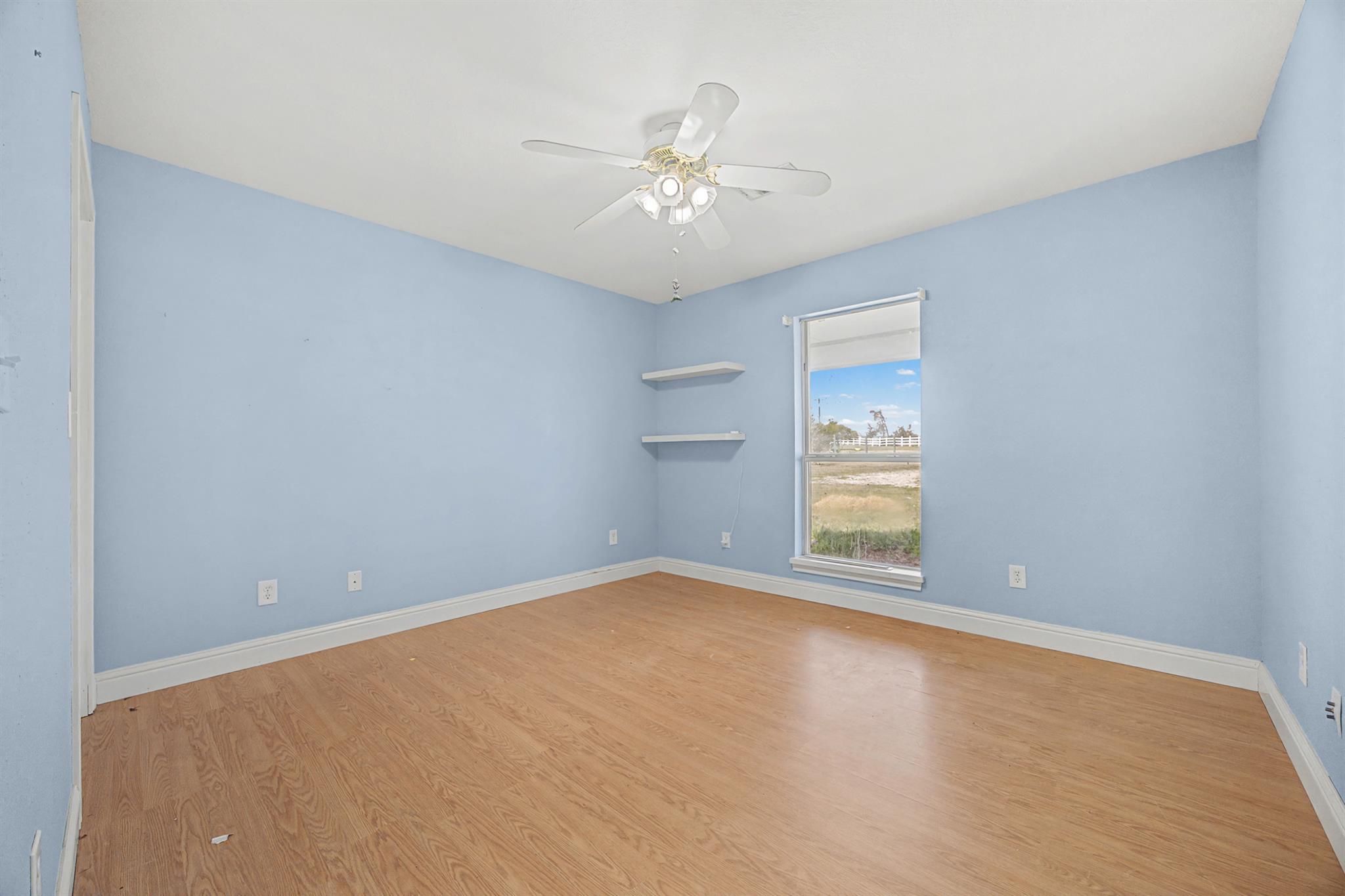 537 Mesa Dr, Del Valle, TX 78617