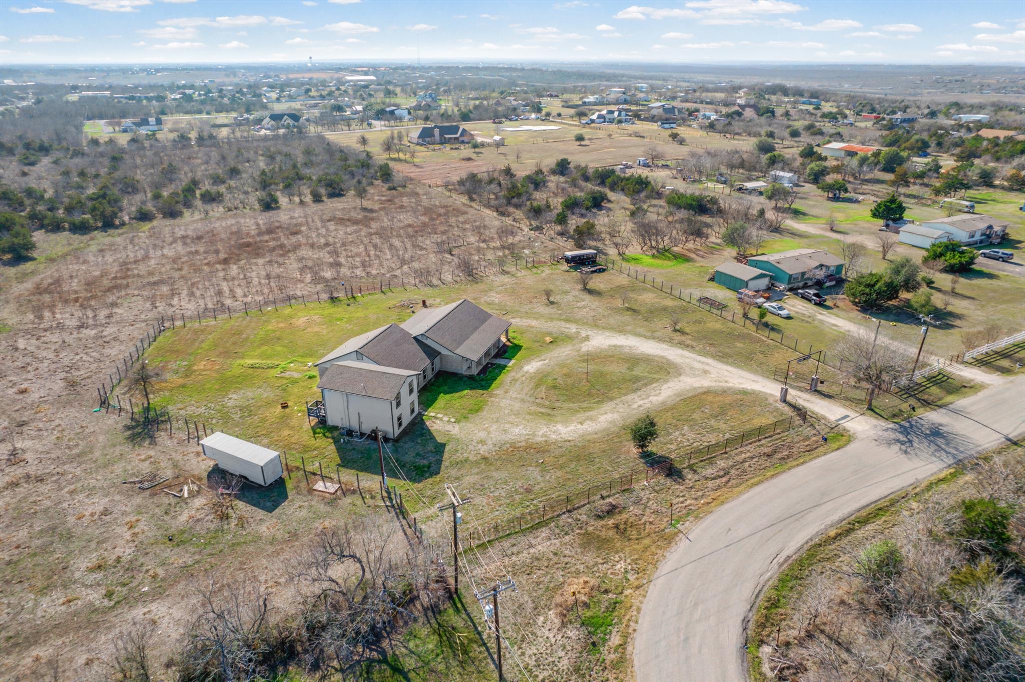 537 Mesa Dr, Del Valle, TX 78617