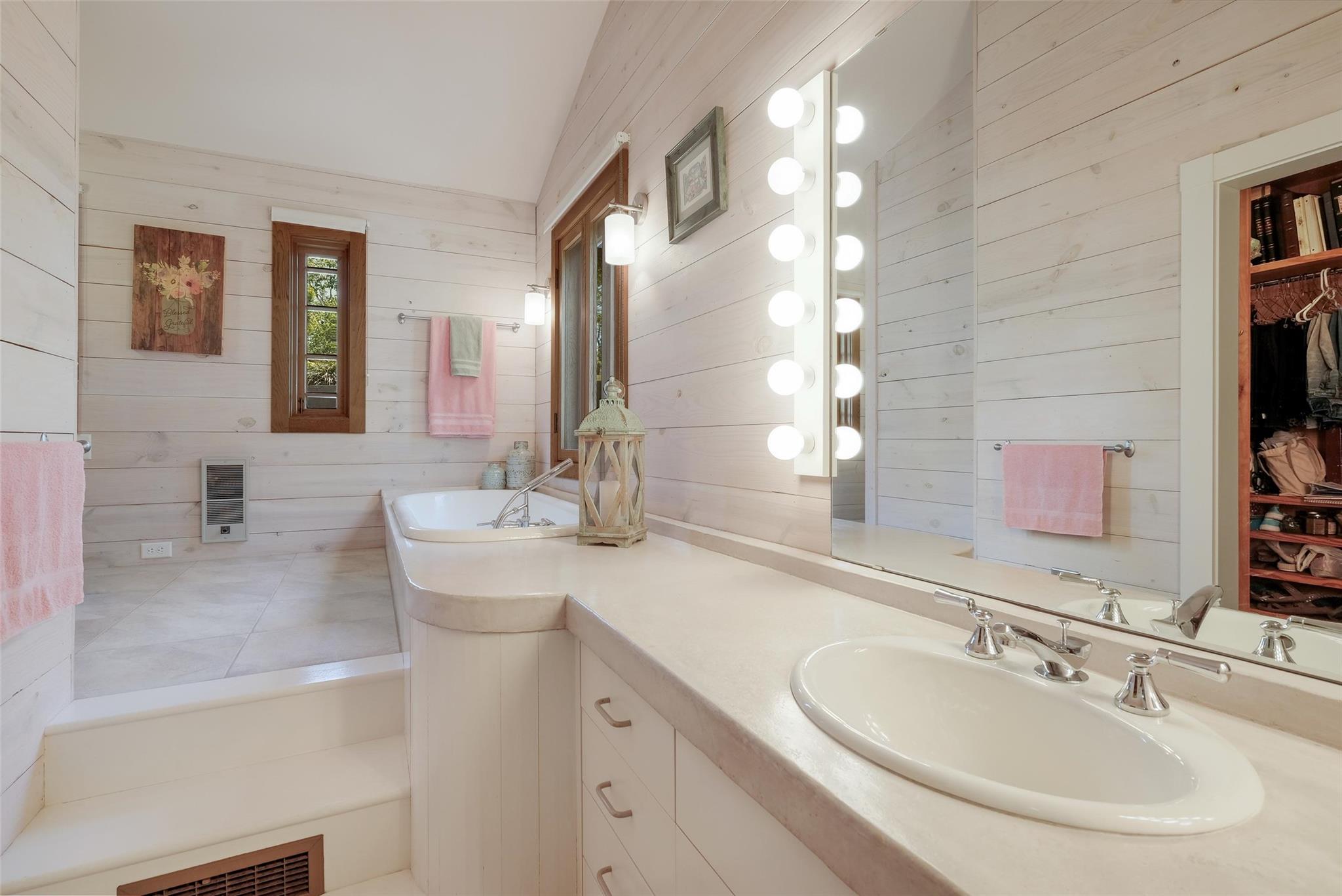 200 Turtle Ln, Seguin, TX 78155