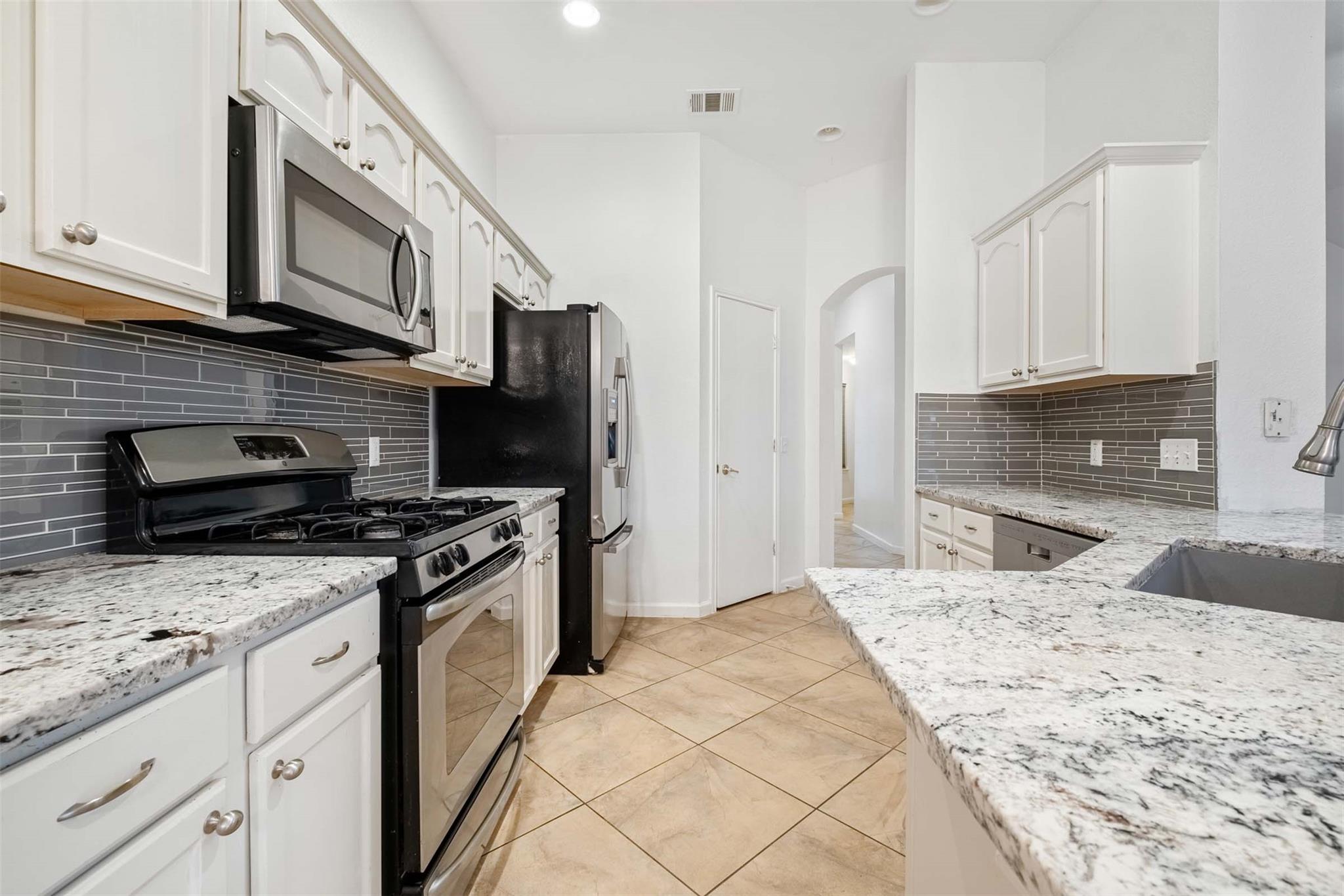 105 Cattail Cv, Hutto, TX 78634