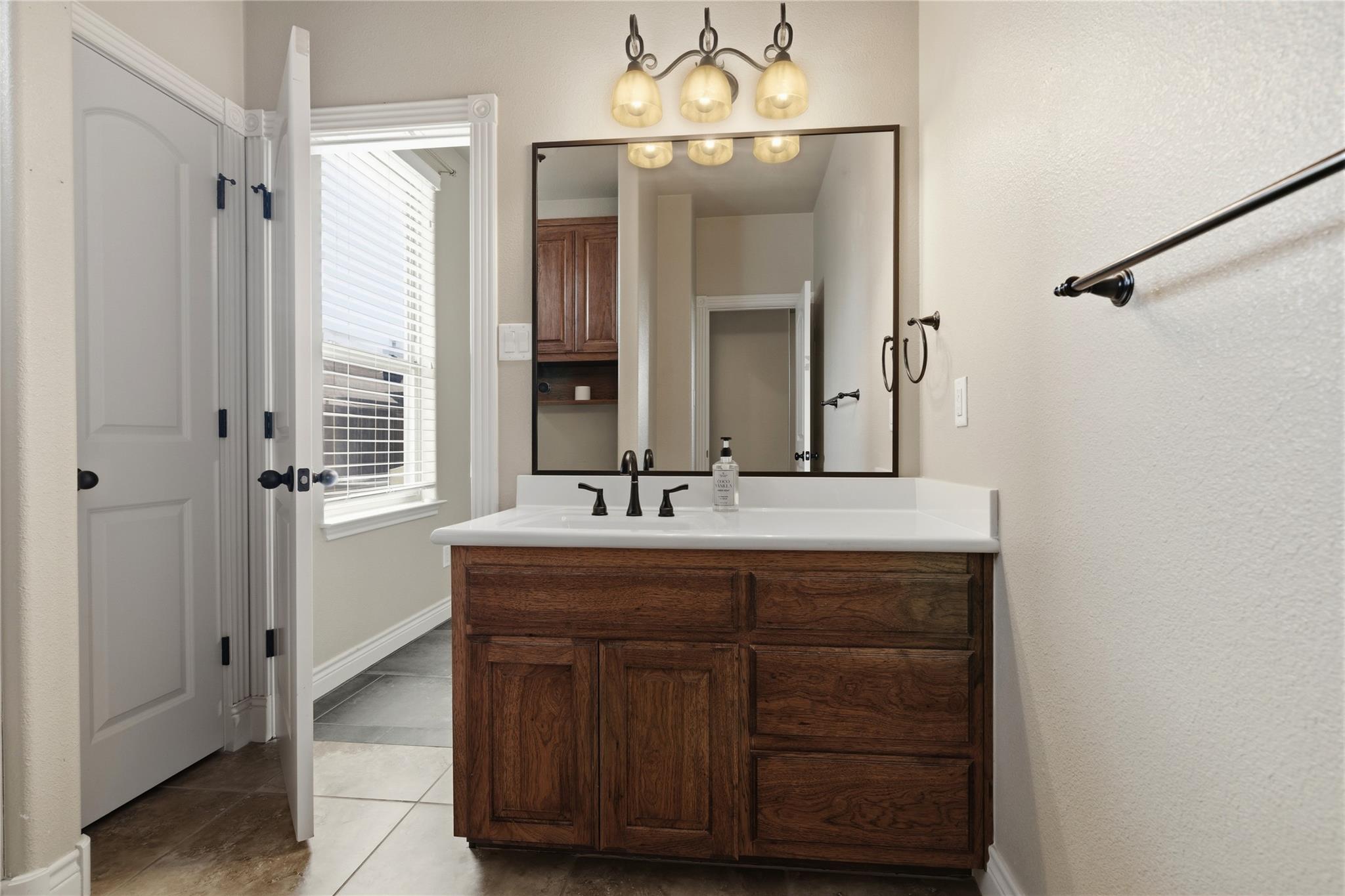 1135 Redleaf Dr, Nolanville, TX 76559