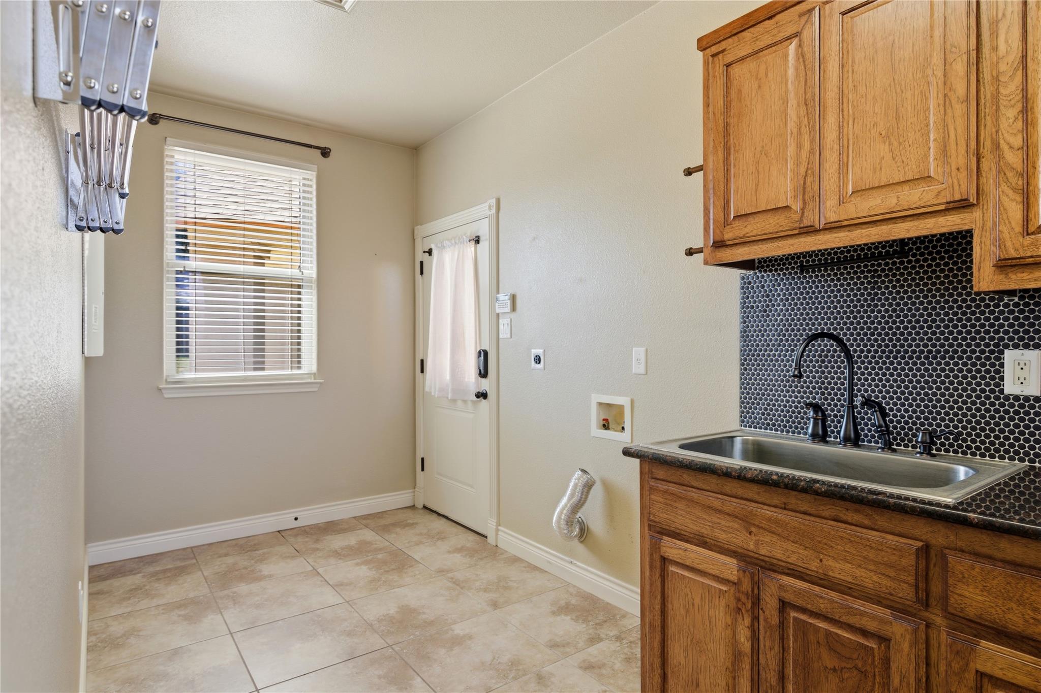 1135 Redleaf Dr, Nolanville, TX 76559