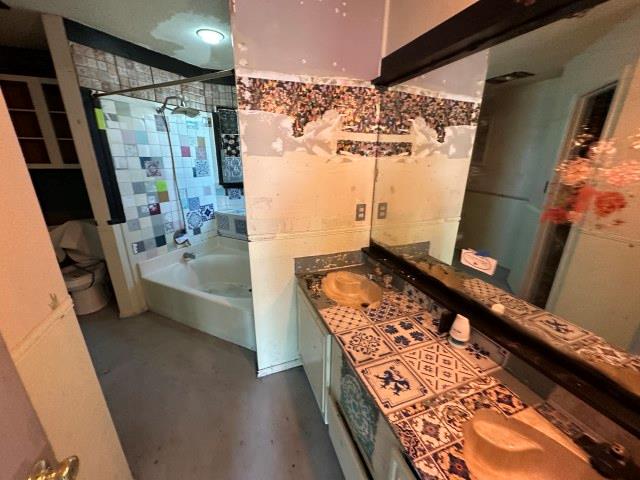 548 Spring River Dr, Martindale, TX 78655