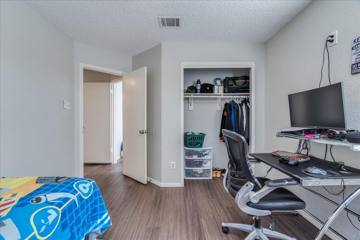 8328 Doe Meadow Dr, Austin, TX 78749