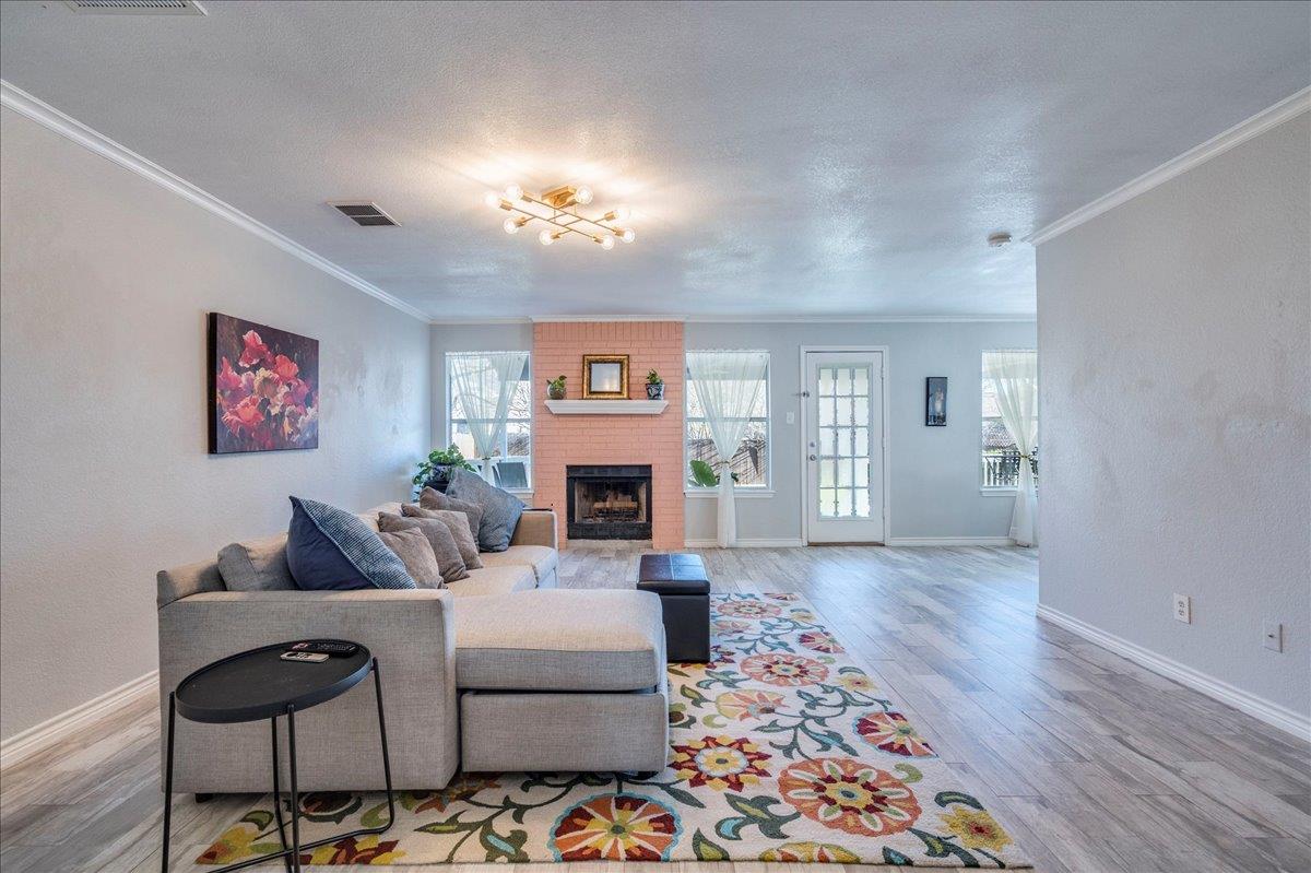 8328 Doe Meadow Dr, Austin, TX 78749