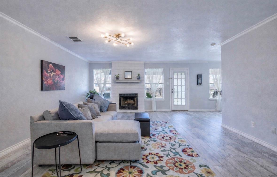 8328 Doe Meadow Dr, Austin, TX 78749