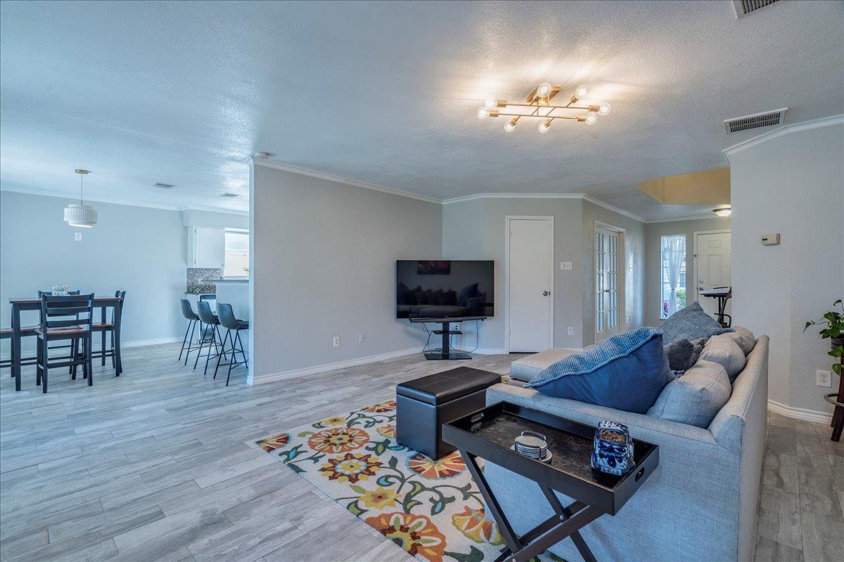 8328 Doe Meadow Dr, Austin, TX 78749