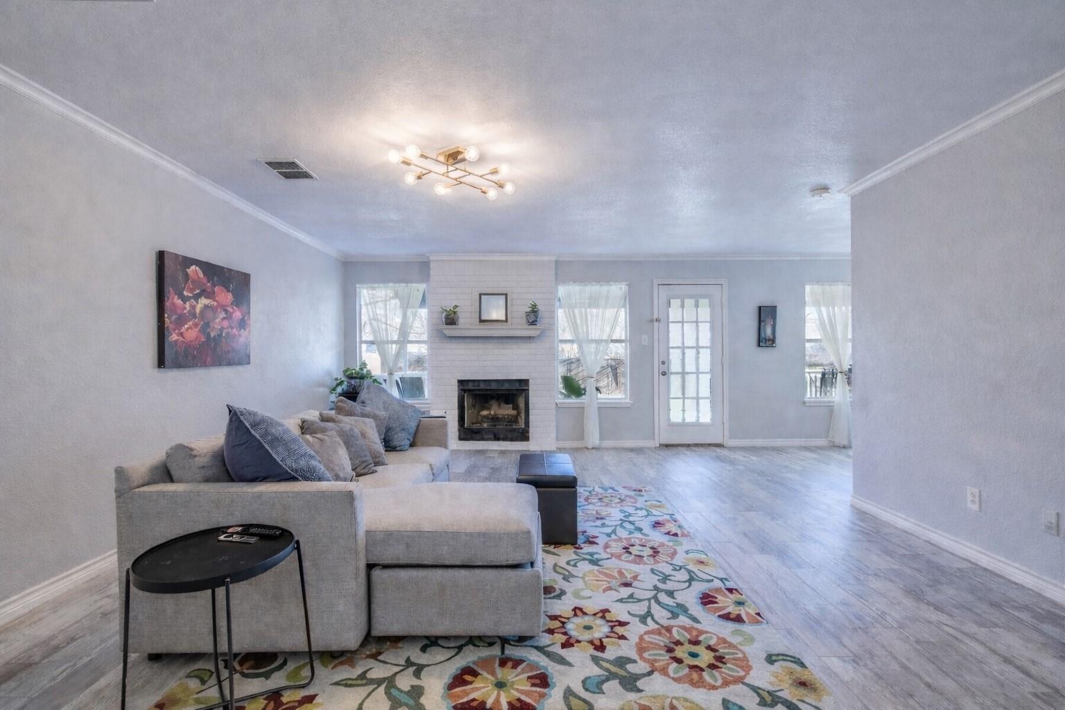 8328 Doe Meadow Dr, Austin, TX 78749