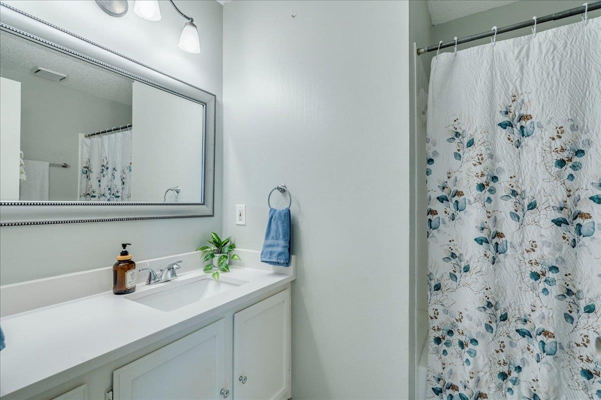 8328 Doe Meadow Dr, Austin, TX 78749