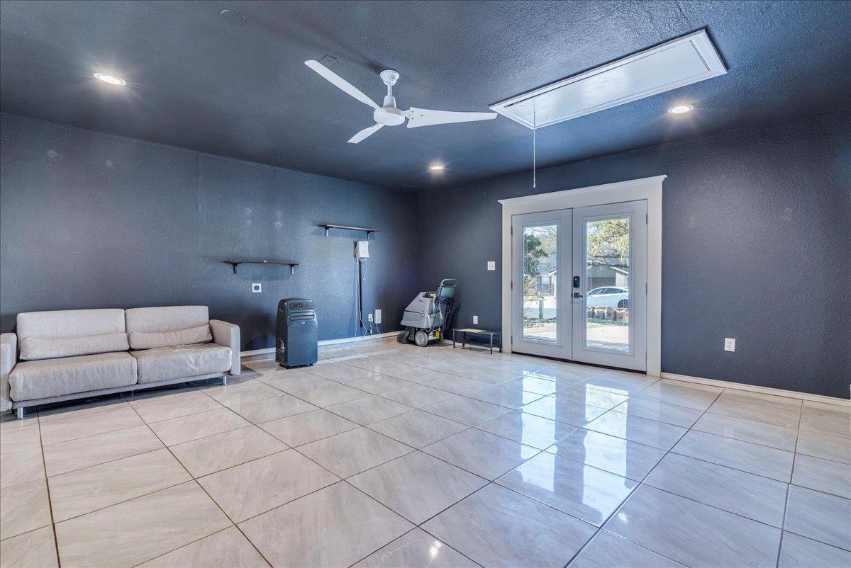 8328 Doe Meadow Dr, Austin, TX 78749