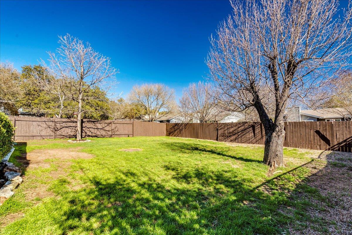 8328 Doe Meadow Dr, Austin, TX 78749