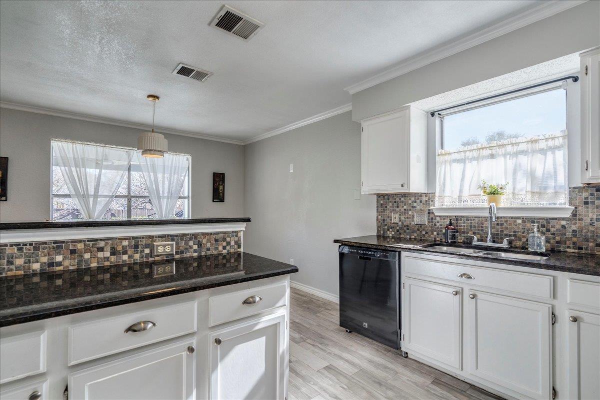 8328 Doe Meadow Dr, Austin, TX 78749