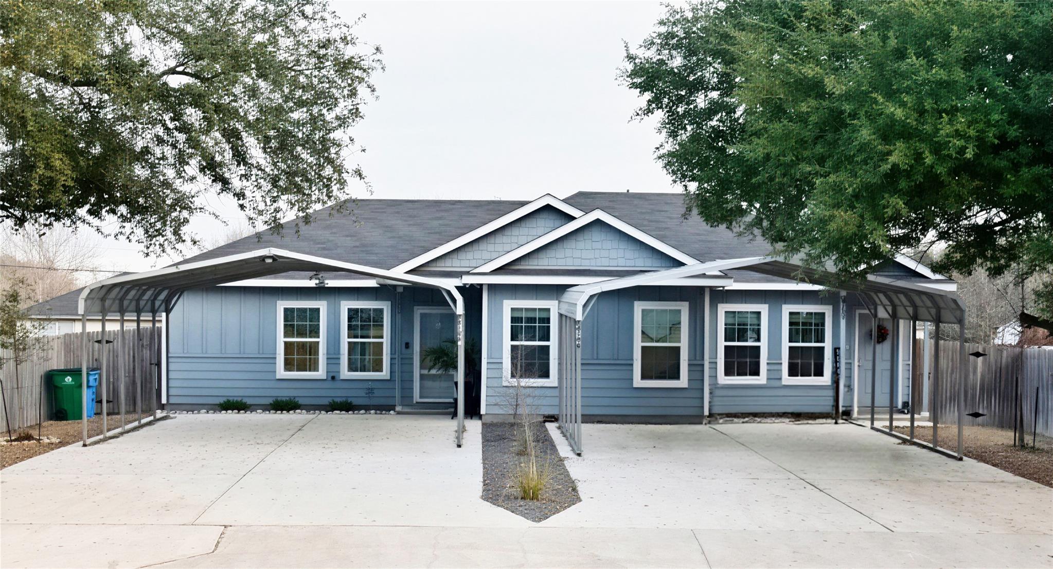 810 E Baxter St E # A & B, Seguin, TX 78155