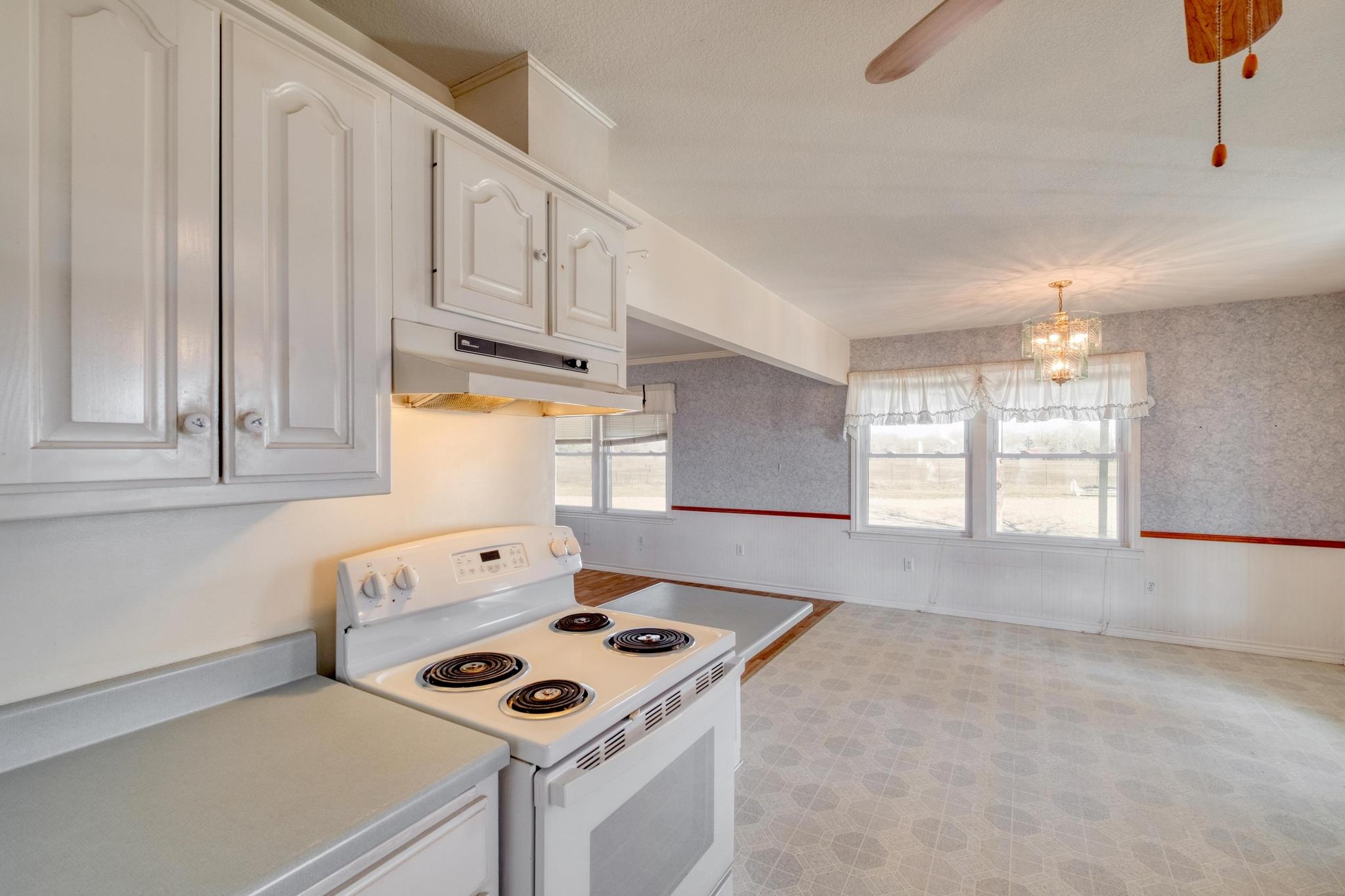 829 State Highway 21 Highway W, Cedar Creek, TX 78612