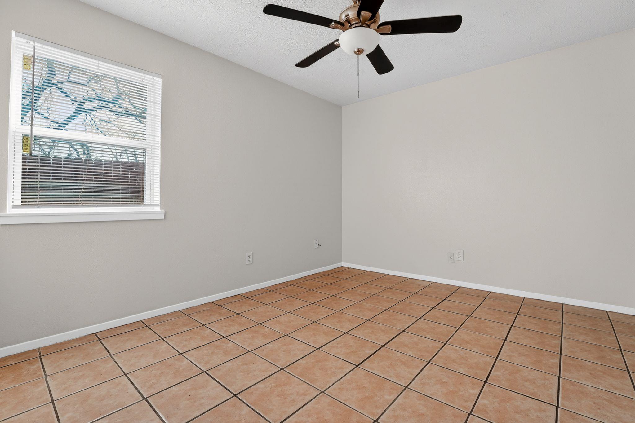 306 Calhoun Dr, Rockdale, TX 76567