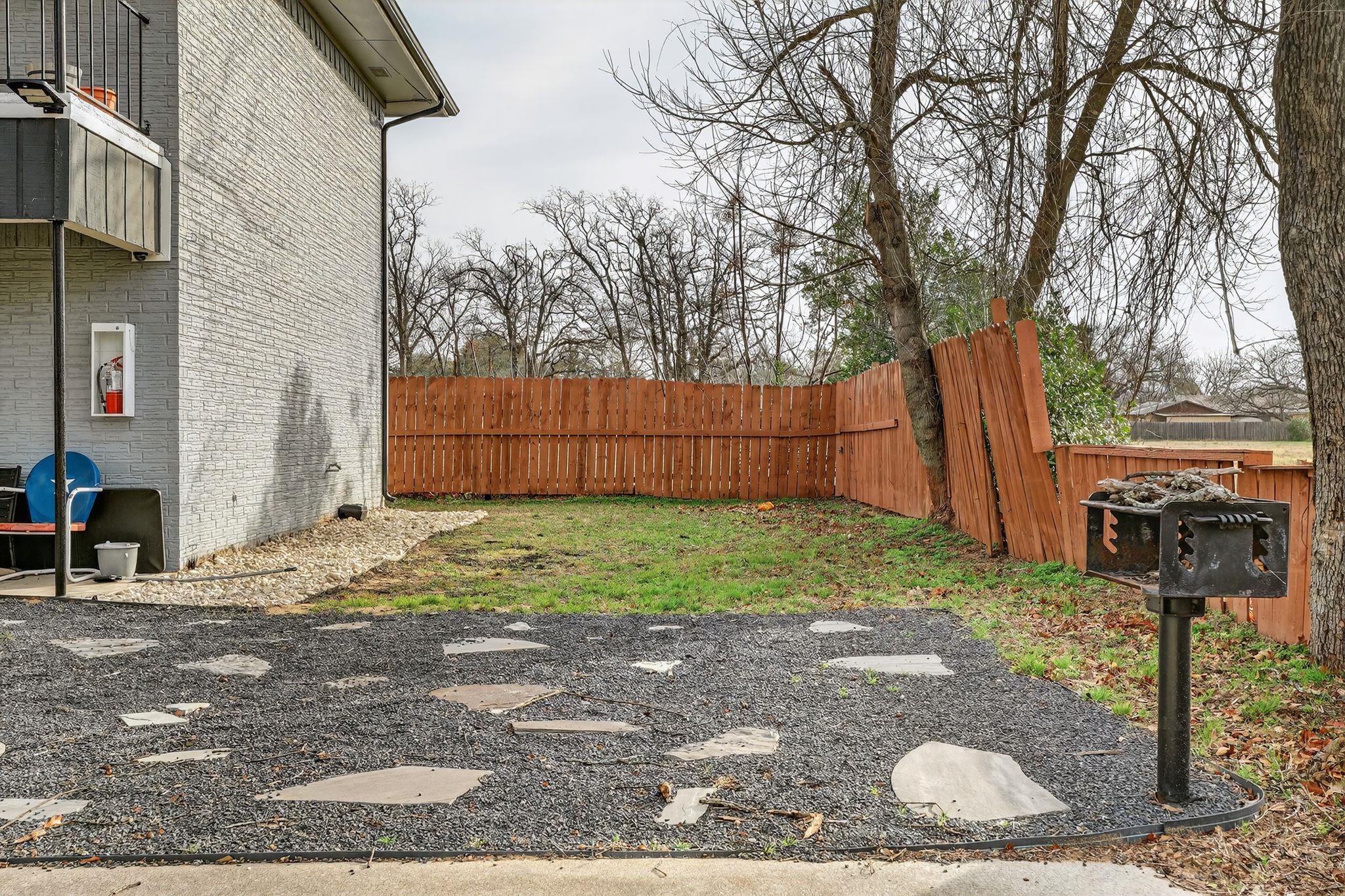 306 Calhoun Dr, Rockdale, TX 76567