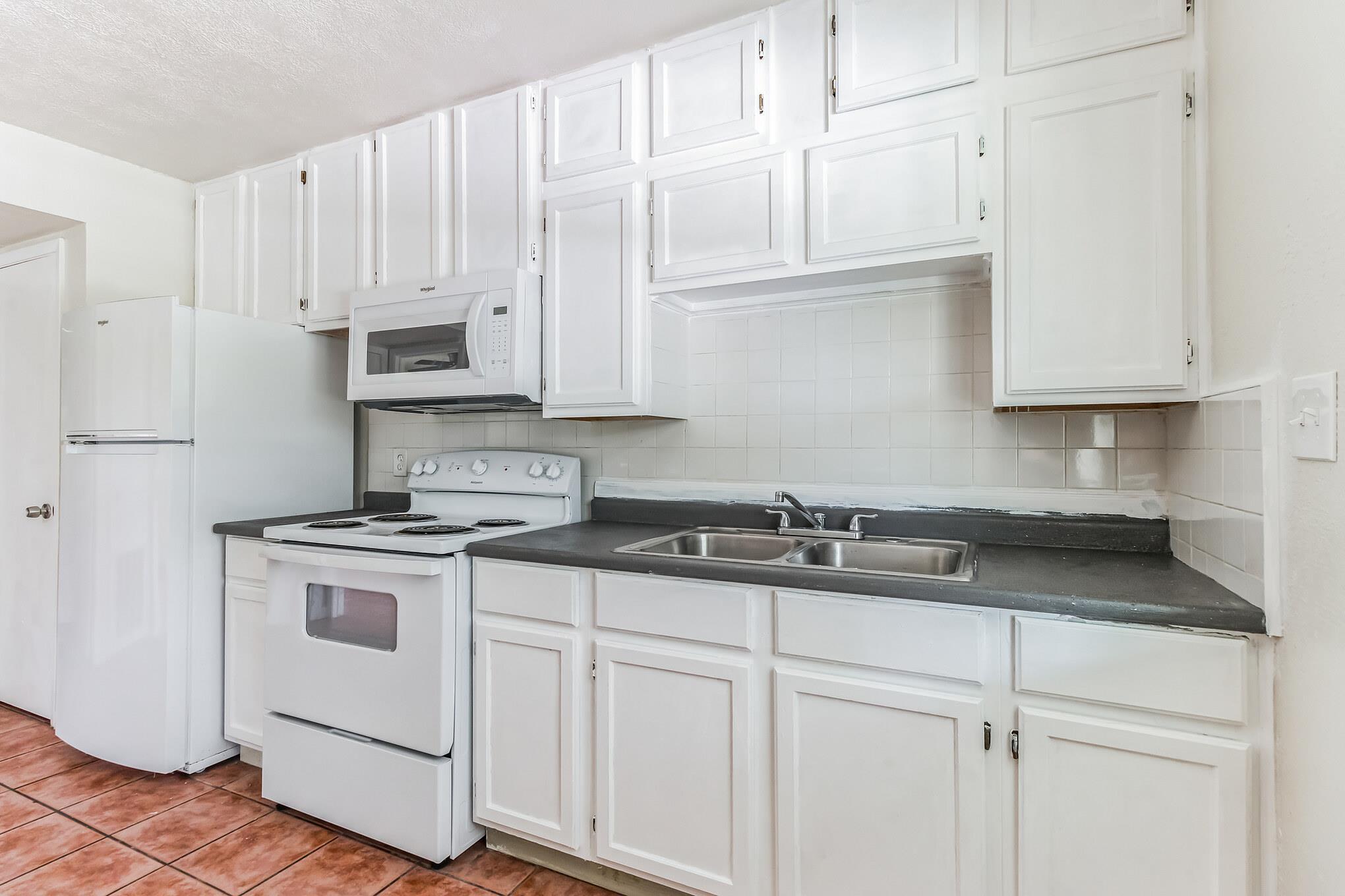 306 Calhoun Dr, Rockdale, TX 76567