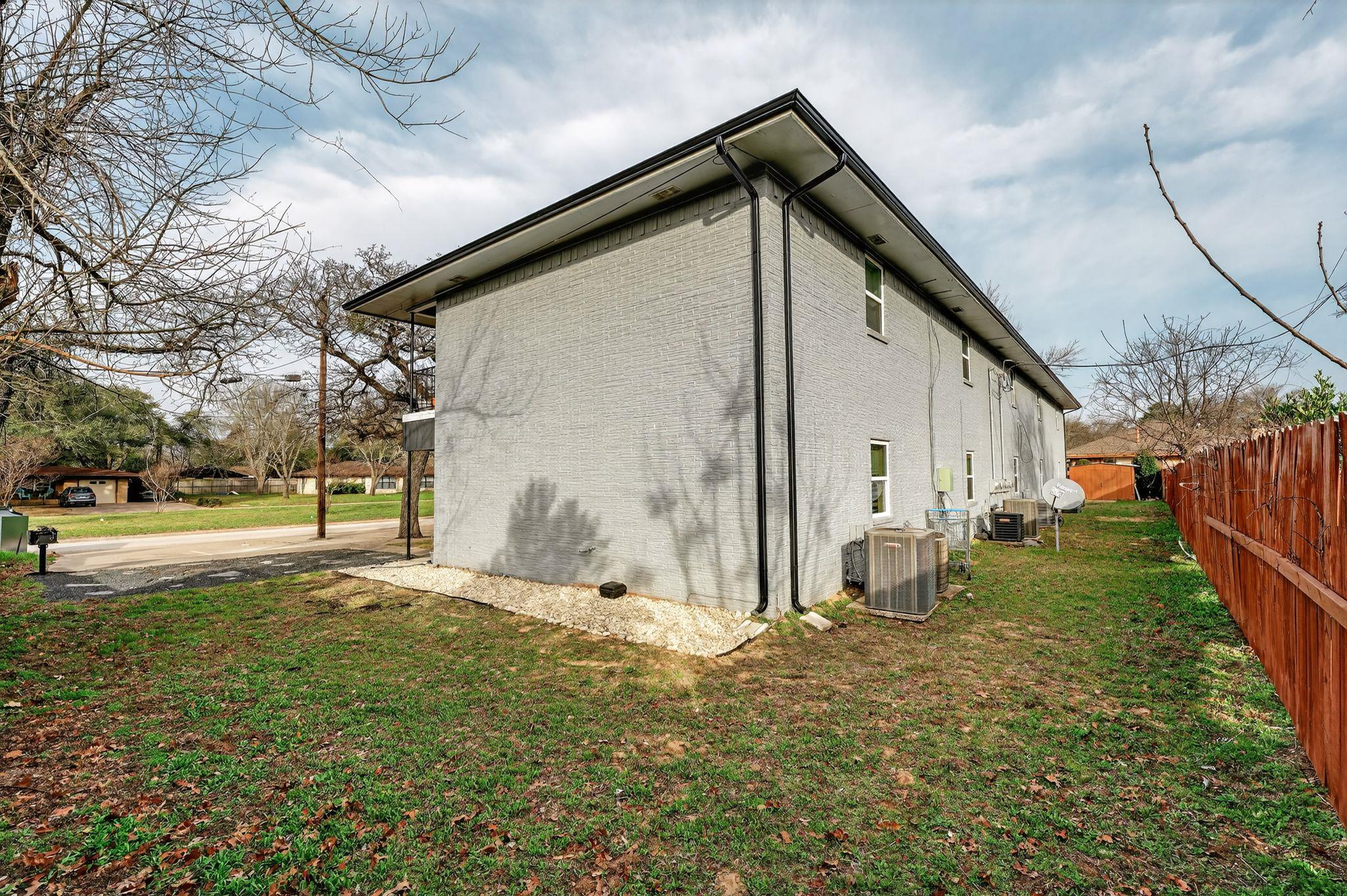 306 Calhoun Dr, Rockdale, TX 76567