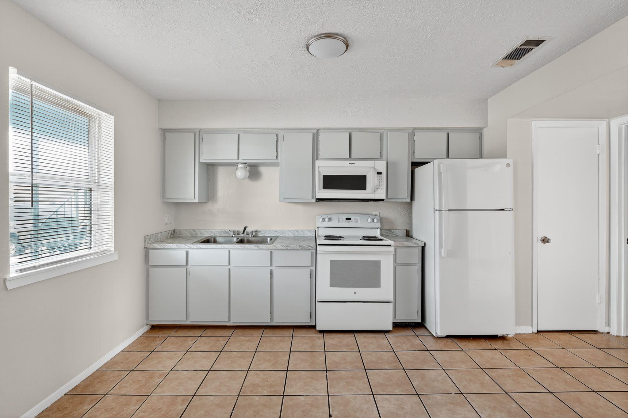 306 Calhoun Dr, Rockdale, TX 76567