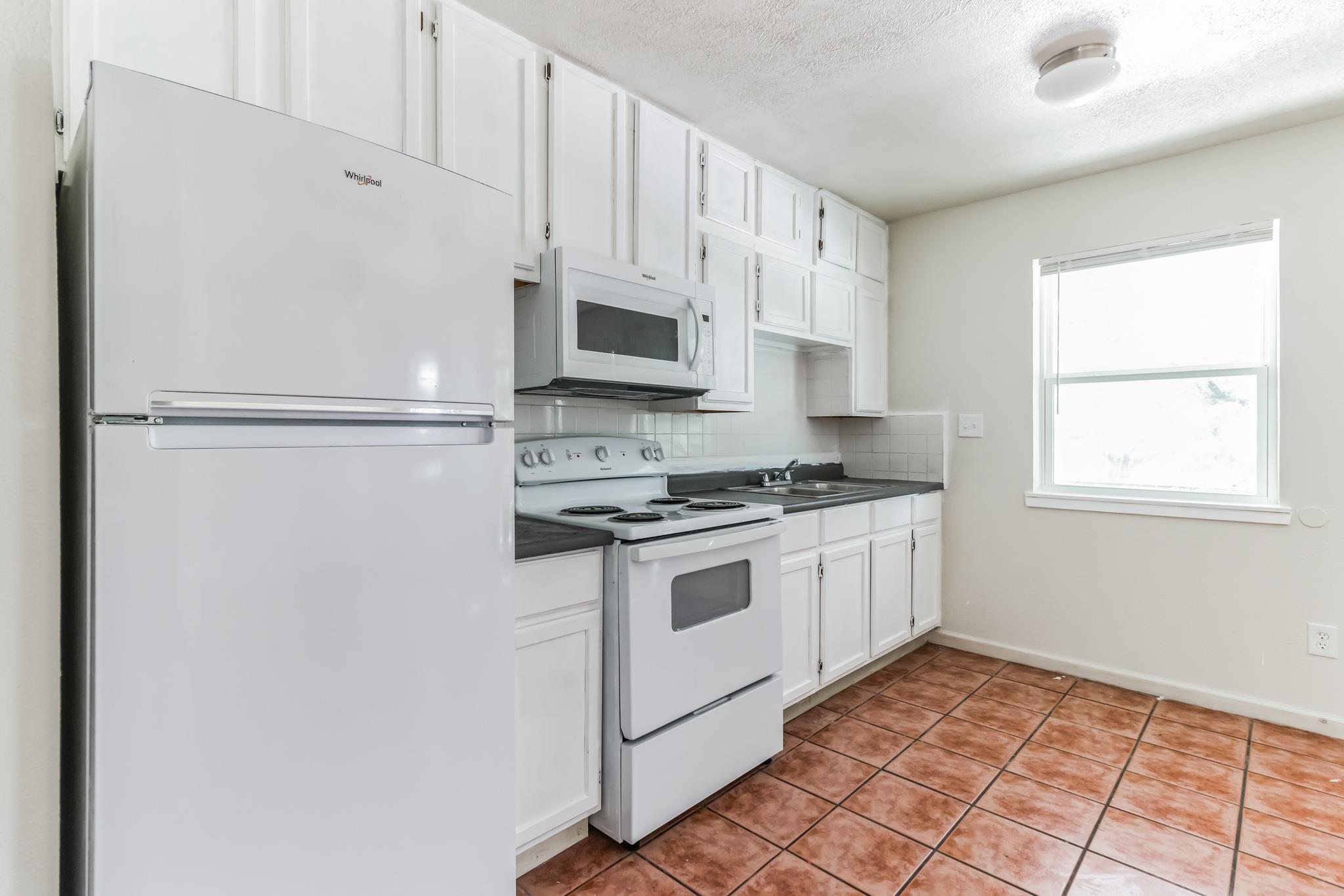 306 Calhoun Dr, Rockdale, TX 76567