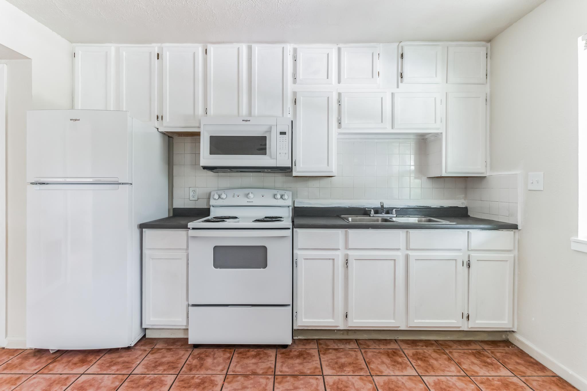 306 Calhoun Dr, Rockdale, TX 76567