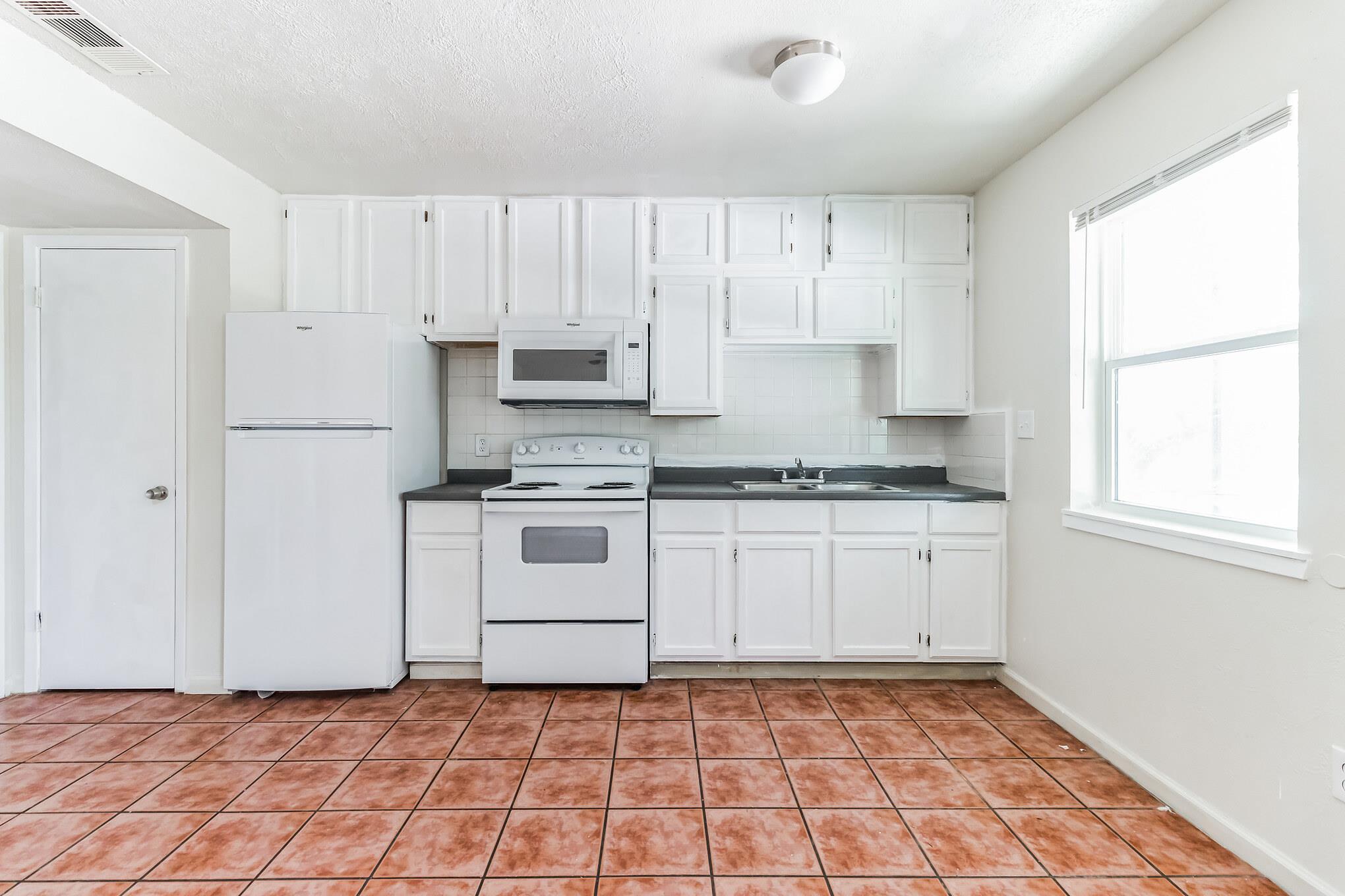 306 Calhoun Dr, Rockdale, TX 76567