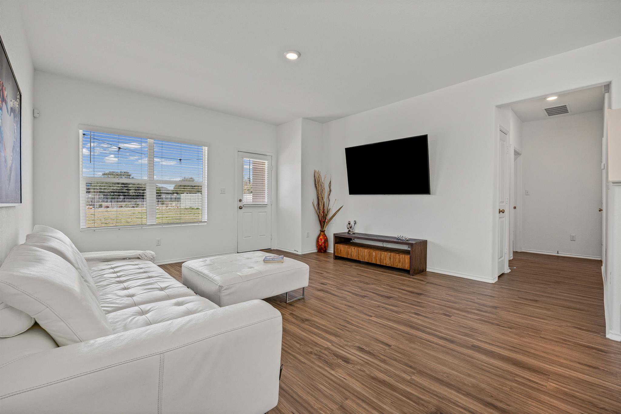 432 Wolf Springs Rd, Georgetown, TX 78628