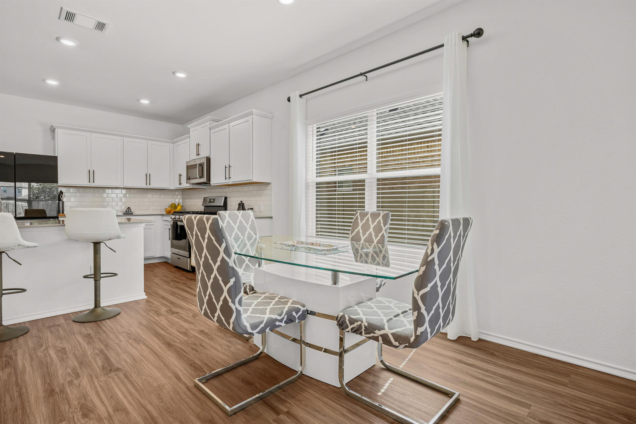 432 Wolf Springs Rd, Georgetown, TX 78628